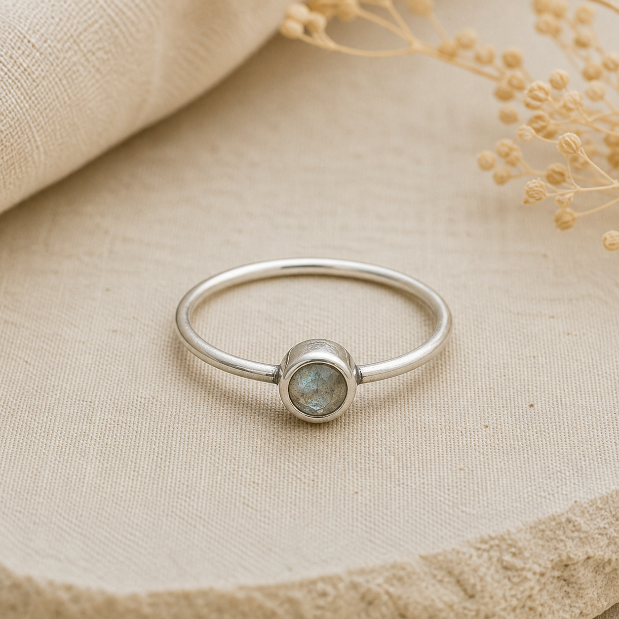 Anel Solitário Prata com Labradorite Anel Solitário Prata com Labradorite