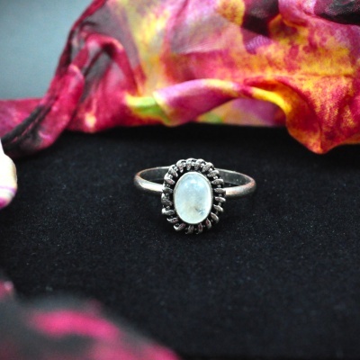 Anel Prata renda com Pedra da Lua