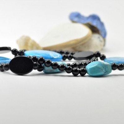 Colar de pedras Howlita Azul (Turquesa) e Ónix
