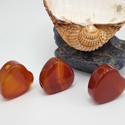 Coração de cornalina em pendente perfurado