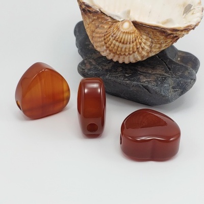 Coração de cornalina em pendente perfurado