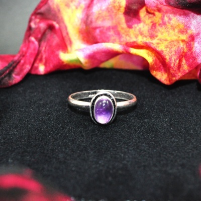 Anel Prata Oval com Ametista