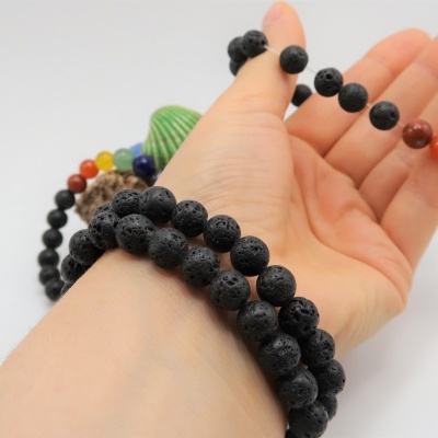 Pulseira 8 mm Pedra vulcânica (Lava) e Chacras