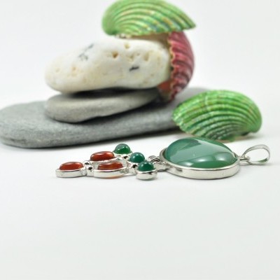 Pendente de pedras naturais com "dobradiça"