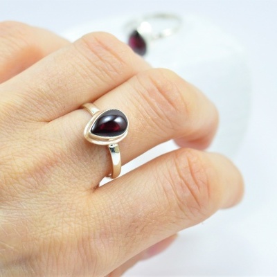 Anel em Prata Granada modelo "Ninfa"