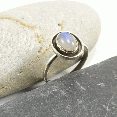 Anel em Prata com Pedra da Lua