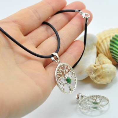 Pendente Árvore da Vida com cabochão Esmeralda em PRATA