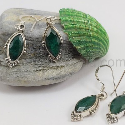 Brincos em Prata com Esmeralda facetada