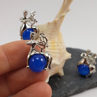 Pendente do signo Sagitário com bola