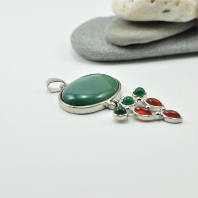 Pendente de pedras naturais com "dobradiça"