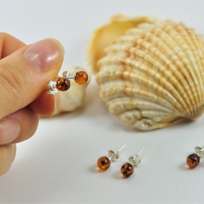 Brincos bola de Âmbar 5mm com fecho em Prata