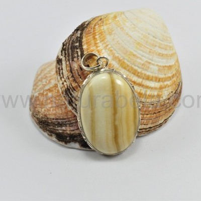 Pendente em prata trabalhada em relevo Oval de Ágata Rendada