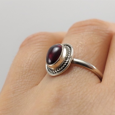 Anel em Prata com Granada