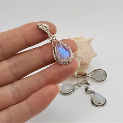 Pendente em Prata Pedra da Lua gota