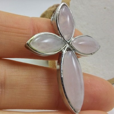Pendente Cruz com Quartzo Rosa