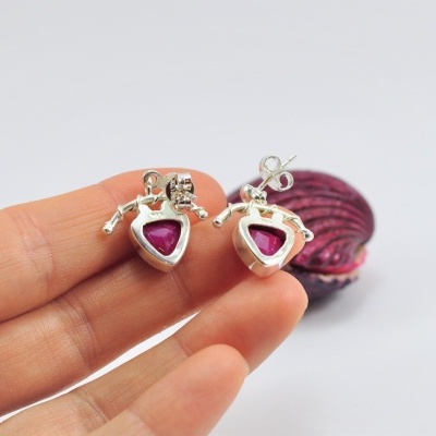 Brincos em Prata com Rubi facetado