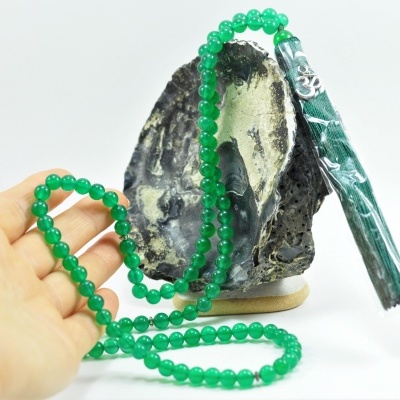 Japamala de Jade Verde 8 mm com símbolo OM