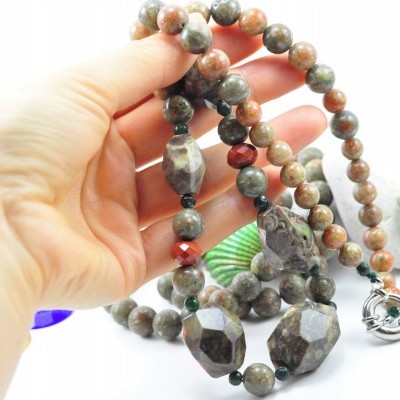Colar de Unakita e Jaspe
