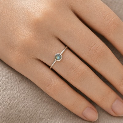 Anel Solitário Prata com Labradorite Anel Solitário Prata com Labradorite