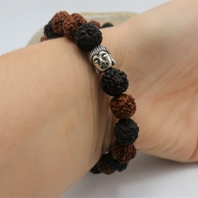 Pulseira rudraksha castanha e negra com Buda