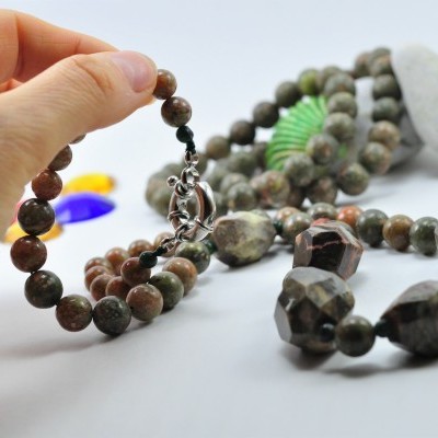 Colar de Unakita e Jaspe