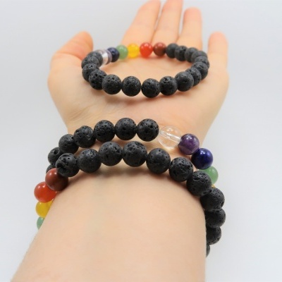 Pulseira 8 mm Pedra vulcânica (Lava) e Chacras