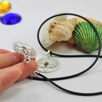 Pendente Árvore da Vida com cabochão Esmeralda em PRATA