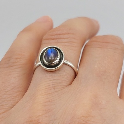 Anel em Prata com Labradorite