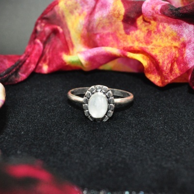 Anel Prata circulo com Pedra da Lua