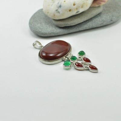Pendente de pedras naturais com "dobradiça"