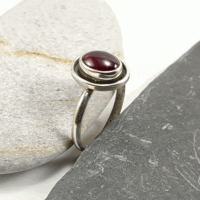 Anel em Prata com Granada