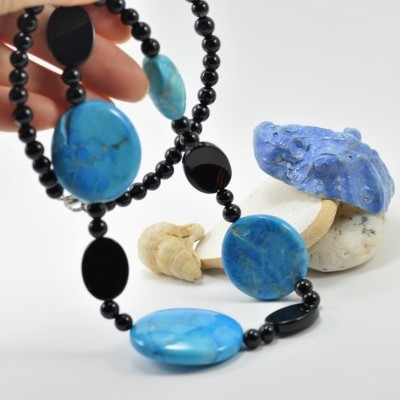 Colar de pedras Howlita Azul (Turquesa) e Ónix