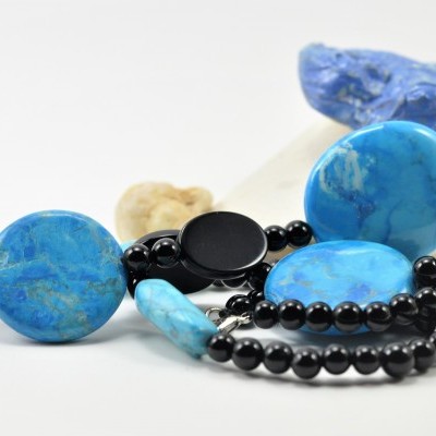 Colar de pedras Howlita Azul (Turquesa) e Ónix