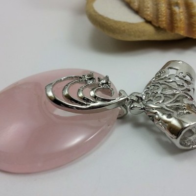Pendente de quartzo rosa com cilindro filigrana