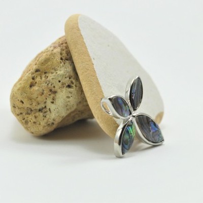 Pendente Cruz com Madrepérola Pendente Cruz com Madrepérola