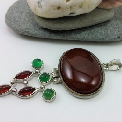 Pendente de pedras naturais com "dobradiça"