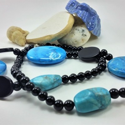 Colar de pedras Howlita Azul (Turquesa) e Ónix
