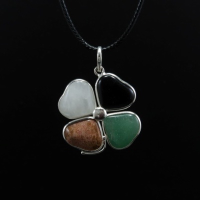 Pendente Trevo em Prata com Obsidiana, Aventurina, Pedra da Lua e Quartzo Leitoso