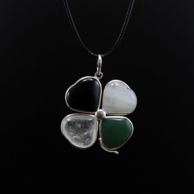 Pendente Trevo em Prata com Obsidiana, Quartzos e Aventurina