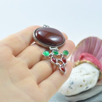 Pendente de pedras naturais com "dobradiça"