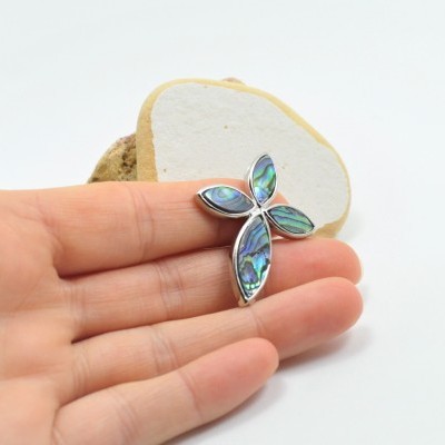 Pendente Cruz com Madrepérola Pendente Cruz com Madrepérola