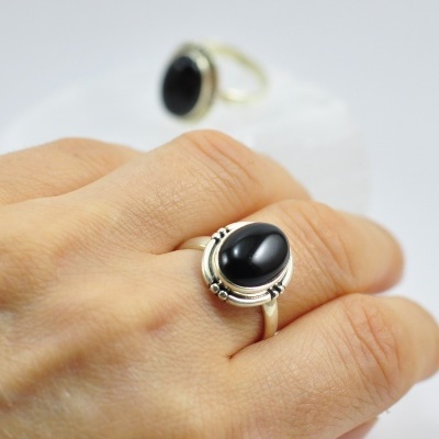 Anel em Prata ONIX modelo "Vitória"