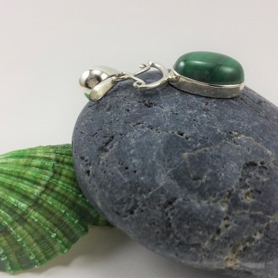 Pendente em Prata com Malaquita "Modelo Arpa"