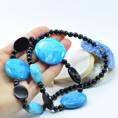 Colar de pedras Howlita Azul (Turquesa) e Ónix