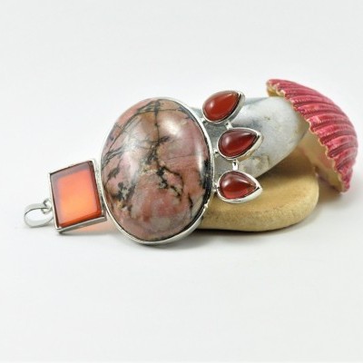 Pendente com pedras naturais estilo "Egipto"