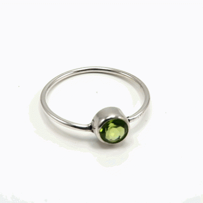 Anel Solitário Prata com Peridoto