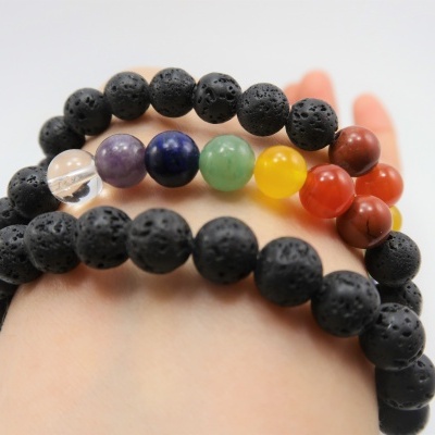 Pulseira 8 mm Pedra vulcânica (Lava) e Chacras