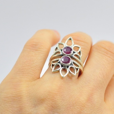Anel em Prata Rubi modelo "Rainha"