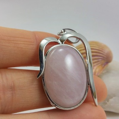 Pendente ovalado com quartzo rosa