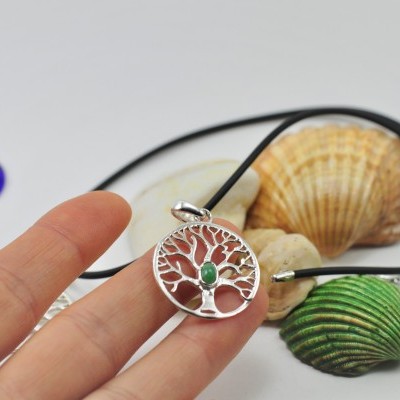 Pendente Árvore da Vida com cabochão Esmeralda em PRATA